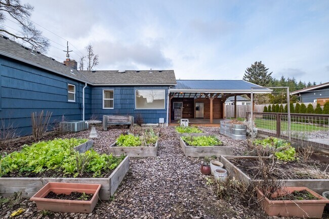 Building Photo - Charming 3-Bed 2 Bath Home with Spectacula...