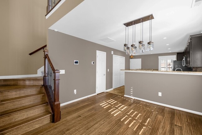 Building Photo - 3 Bedroom, 2 1/2 Bathroom End Unit Townhome in Greensboro