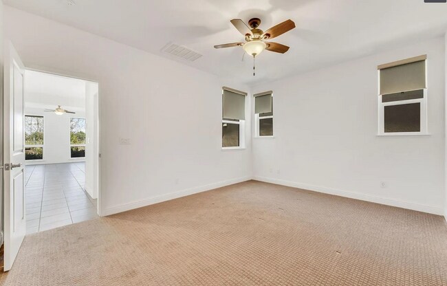Building Photo - 3 bedroom | 3.5 bathroom | Davis Single Fa...