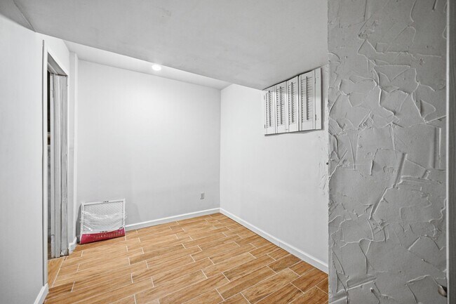 Building Photo - 10609 Oxford Ct