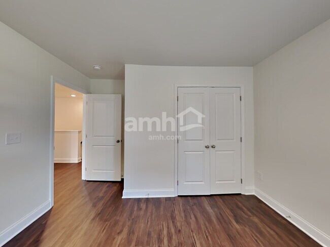 Building Photo - 678 Carnaby Ln