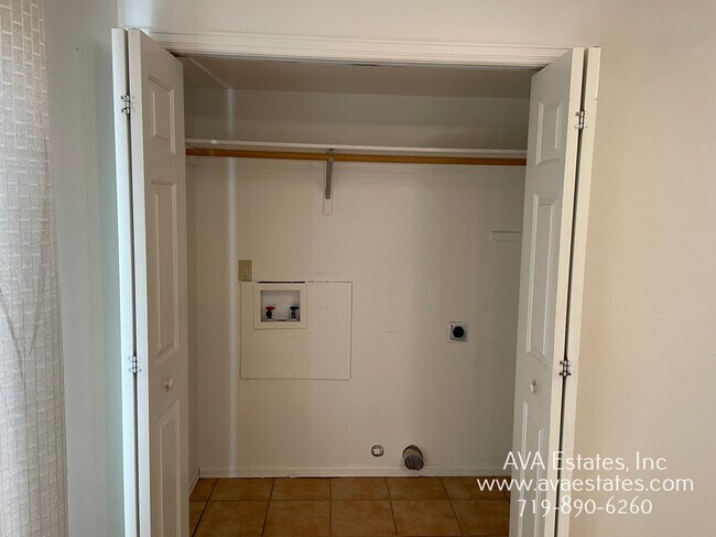 Building Photo - 246 W Coral Dr