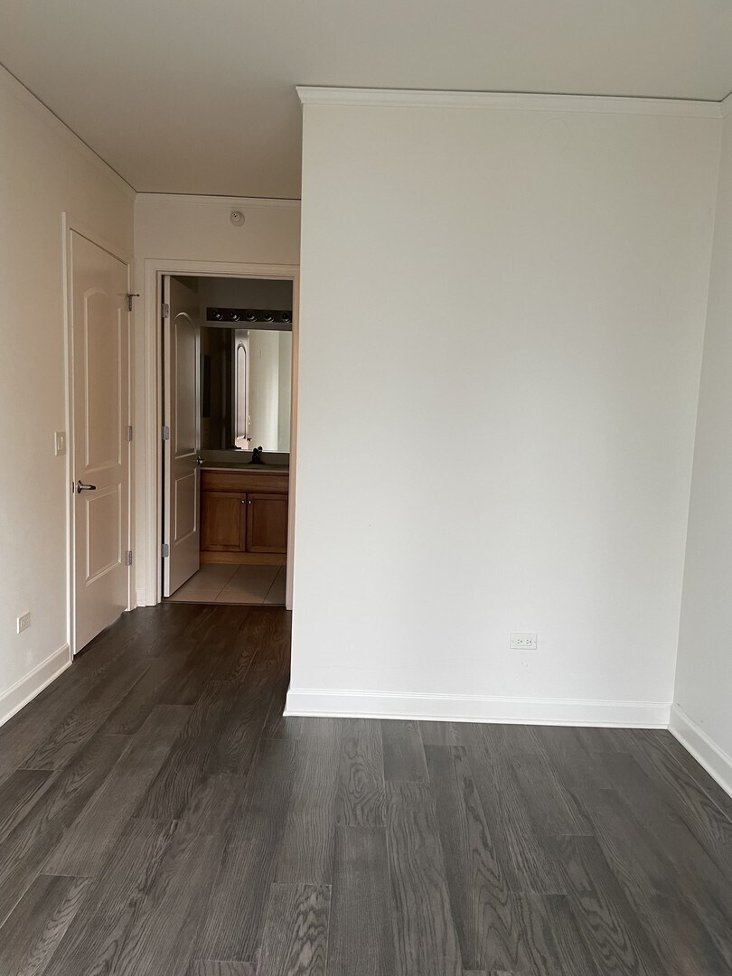 Building Photo - 450 E Waterside Dr