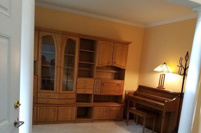 Master Sitting Room - 5309 Gunston Hall Dr