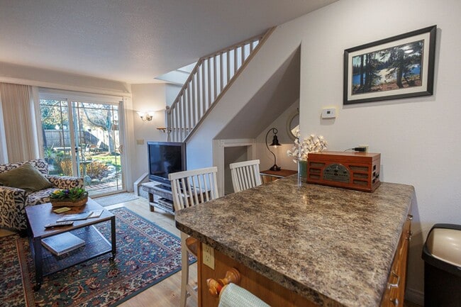 Building Photo - The Nest: Fully Furnished detached Cottage...