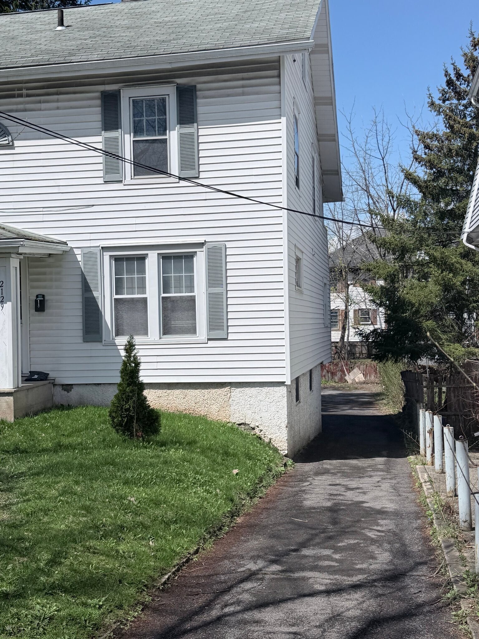 Building Photo - 2129 James St