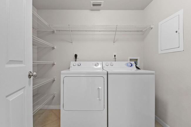 Building Photo - Stylish and luxurious 1-bedroom, 1-bath co...