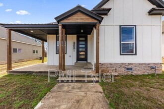 Building Photo - 1259 Bonham St