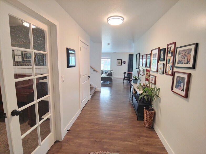 Entryway - 1824 N 400 W
