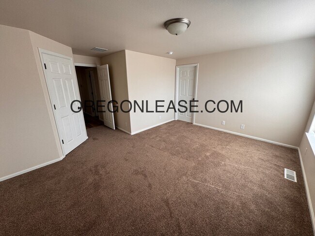 Building Photo - Newly remodeled West Eugene Home