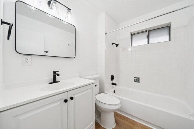 Building Photo - 5143-5145 SE Knight