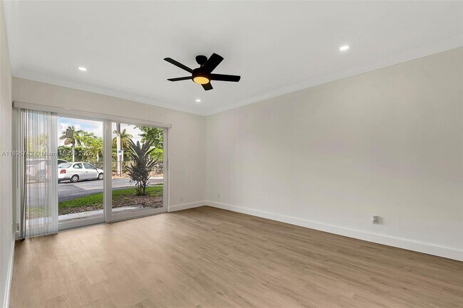 Building Photo - 8000 SW 81st Dr