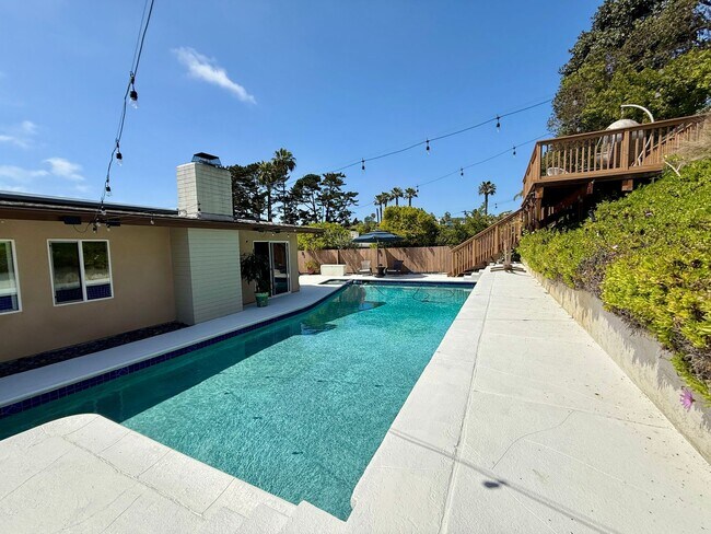 Building Photo - Luxury Furnished 4 Bedroom Home with Pool ...