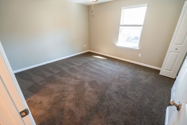 Building Photo - 3/3 Condo in Mission Overlook-MOVE IN SPEC...