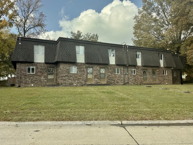 Building Photo - 623 Sycamore Cir