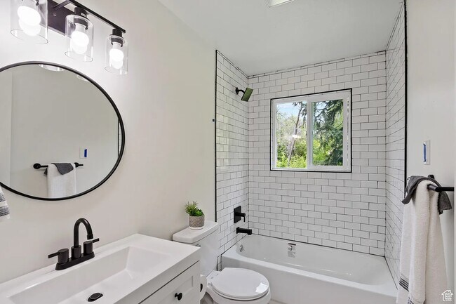 Building Photo - 208 Ogden Canyon Rd