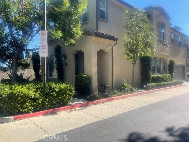 Building Photo - 808 S Gladys Ave