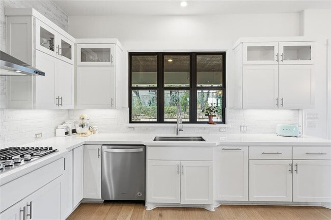 Building Photo - 321 Sweet Grass Ln