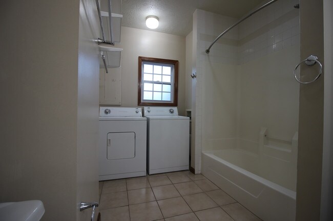 Building Photo - 937 Prospect St