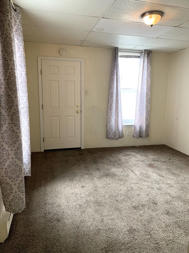 Building Photo - Two story, 1 bed/1 bath duplex