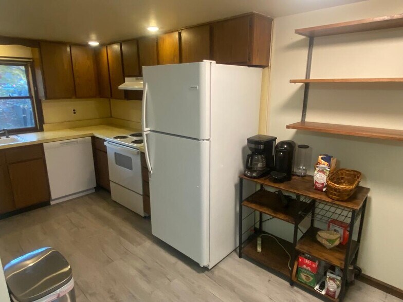 Dw, stove and Refrig included - 213 Hamburg Tpke