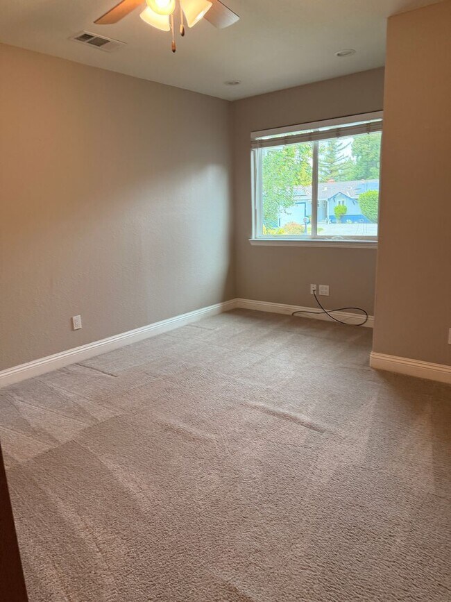 Building Photo - 941 Faned Way
