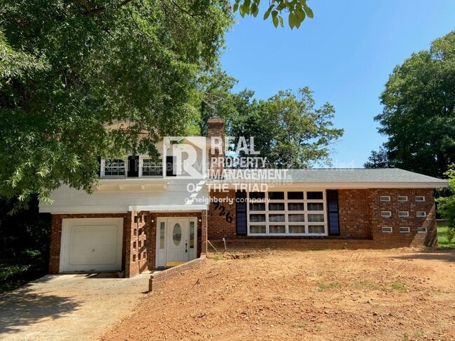 Building Photo - 926 Hilltop Blvd