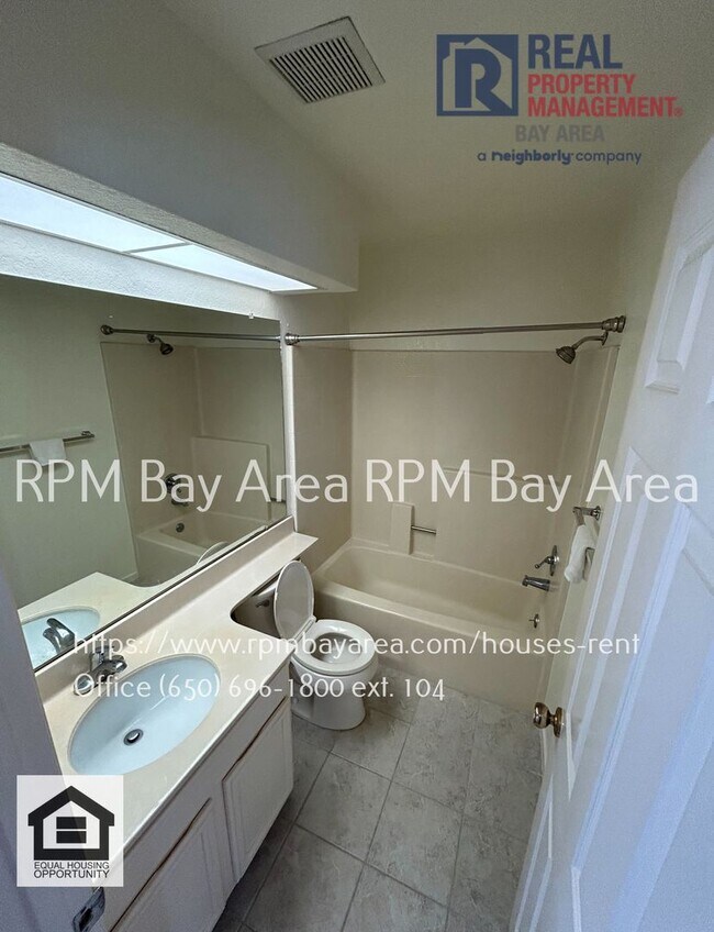 Building Photo - Bright and Airy 2BD 2.5 BTH Townhouse in Daly City