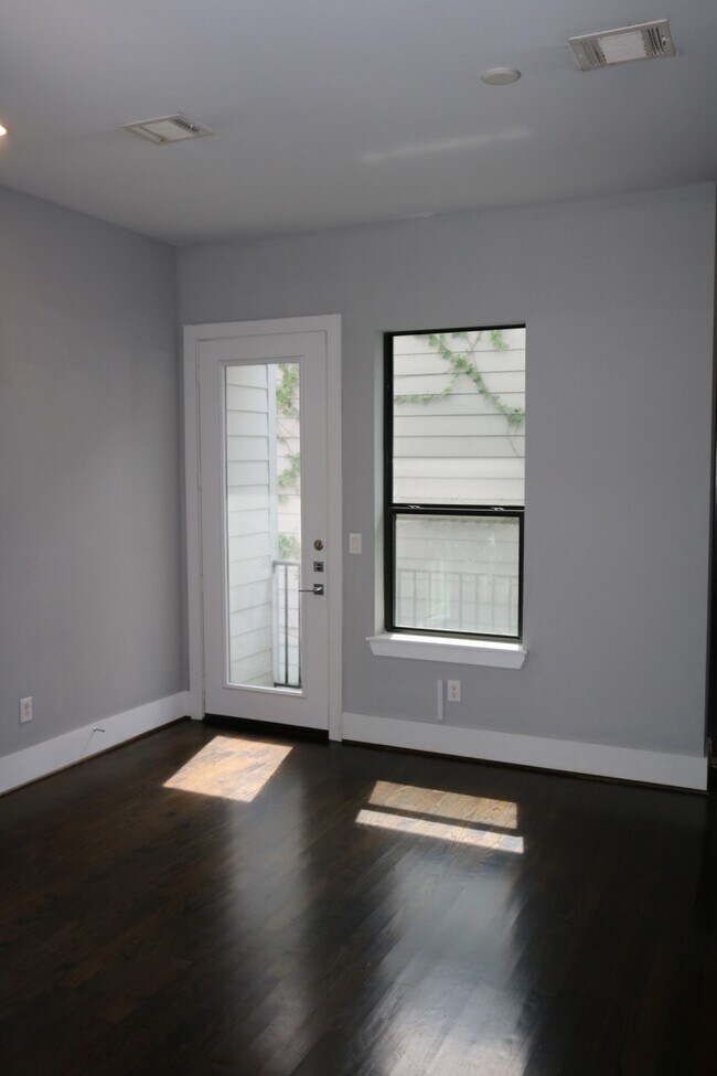 Building Photo - 2103 Hadley St