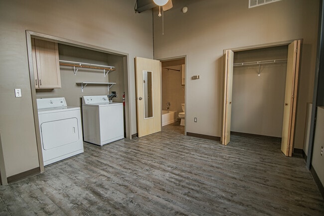 Building Photo - Cherry Street Place