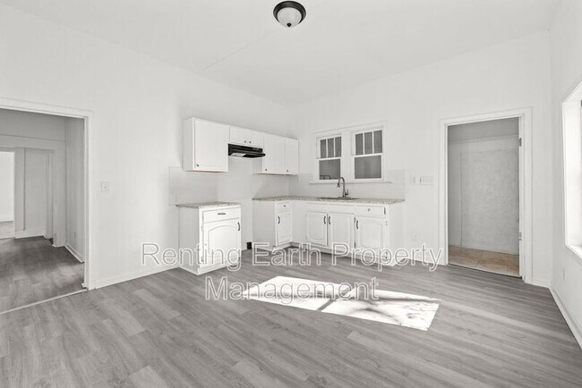 Building Photo - 1217 Fulton Ave SW