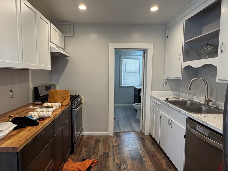 Building Photo - 31 Dix Ave