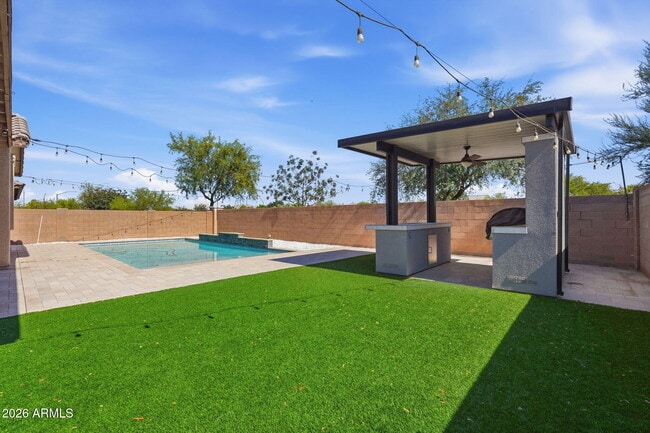 Building Photo - 11402 W Alvarado Rd