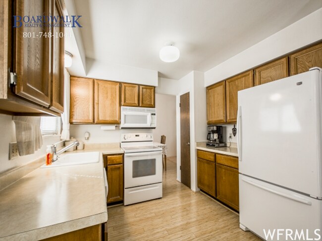 Building Photo - Updated 5-Bedroom Home in Sandy