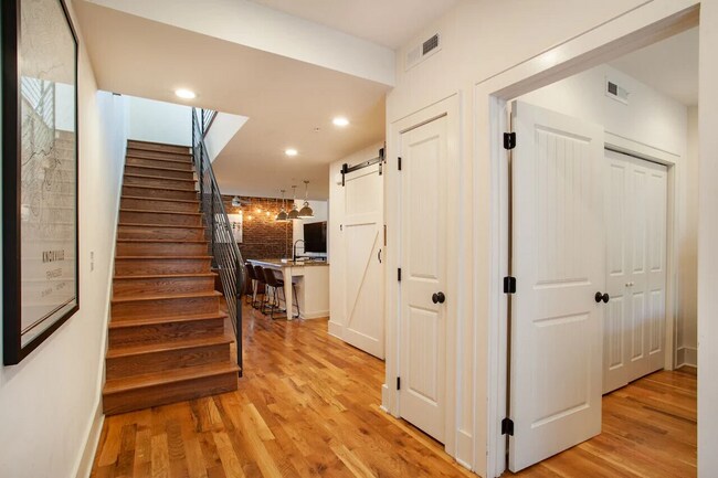 Building Photo - 205 Mews Way