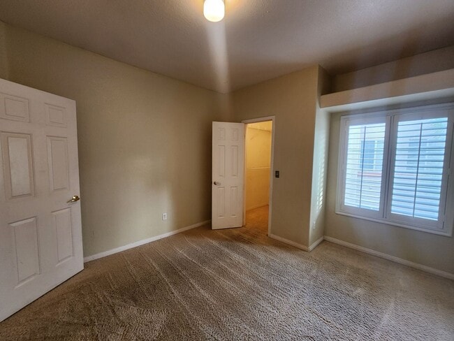 Building Photo - 2nd Story Condo in gated community close to the pool.