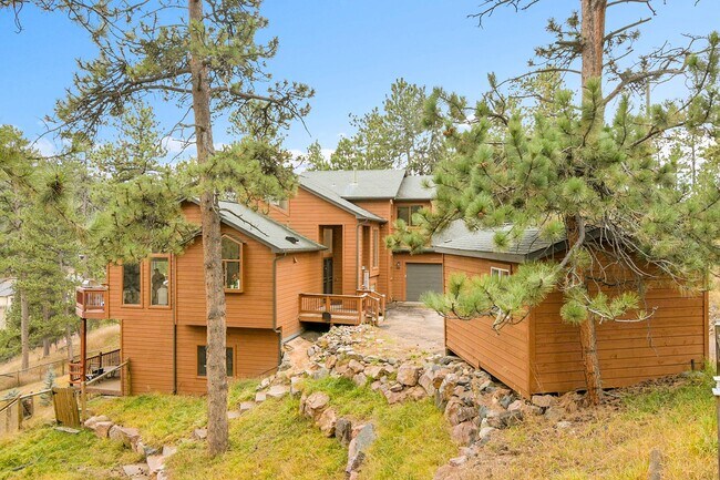 Building Photo - 28384 Kinnikinick Rd