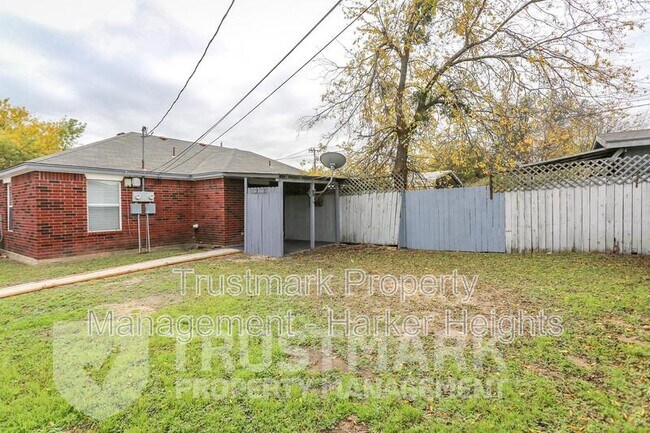 Building Photo - 220 Gibson St