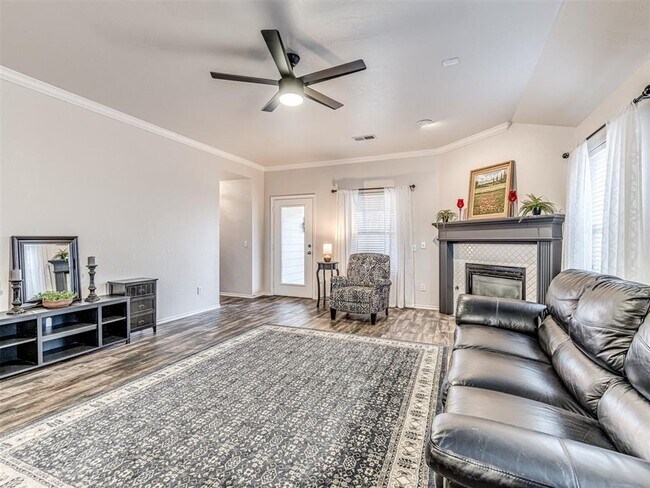 Building Photo - Gated 3 Bed 2 Bath 2 Car home of The Villa...