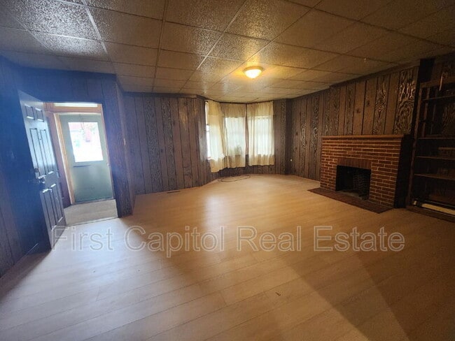 Building Photo - 233 E King St