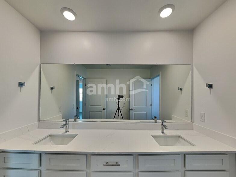 Building Photo - 13093 N Serenity Vly Dr