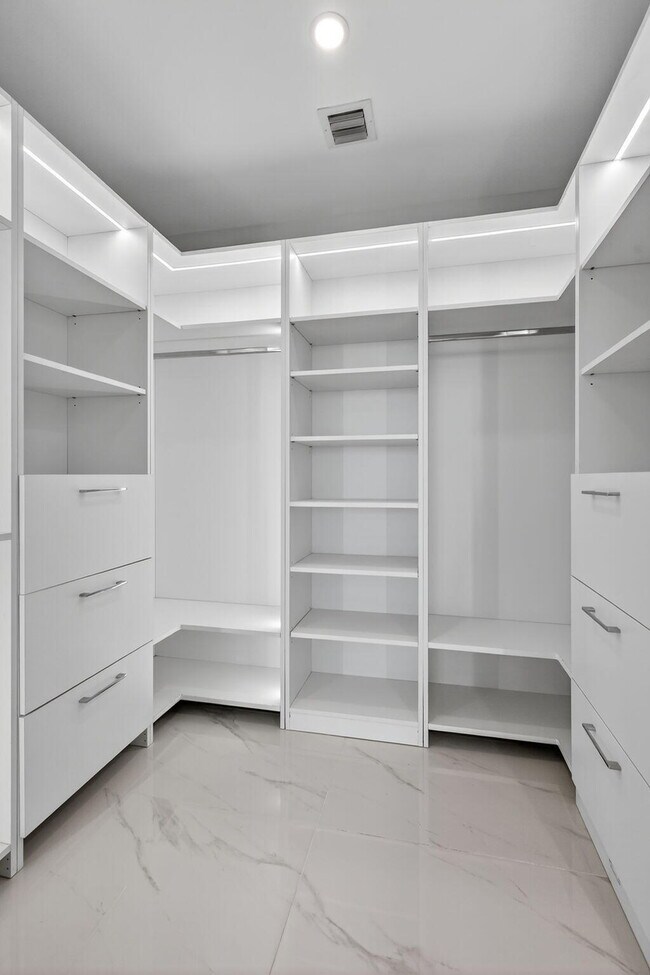 Building Photo - 701 NE 23rd St