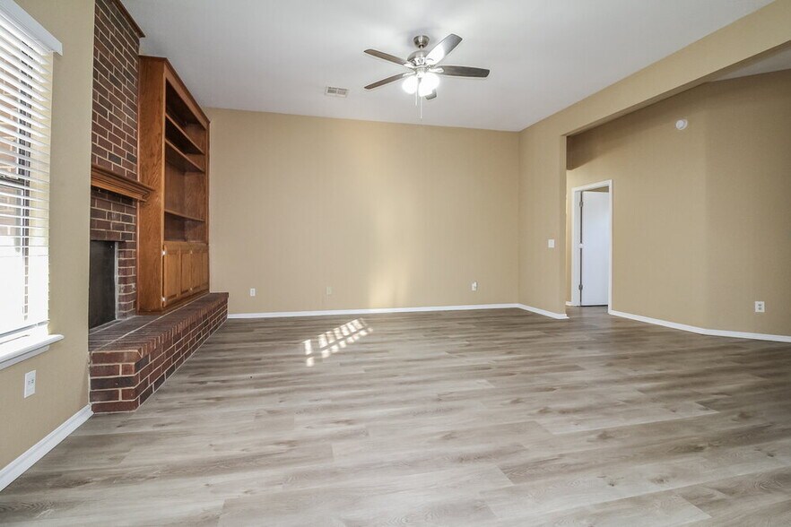 Building Photo - 3713 Shannon Dr