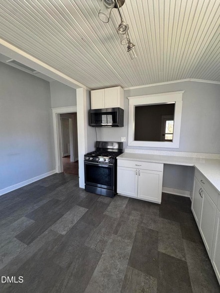 Building Photo - 483 W Salisbury St