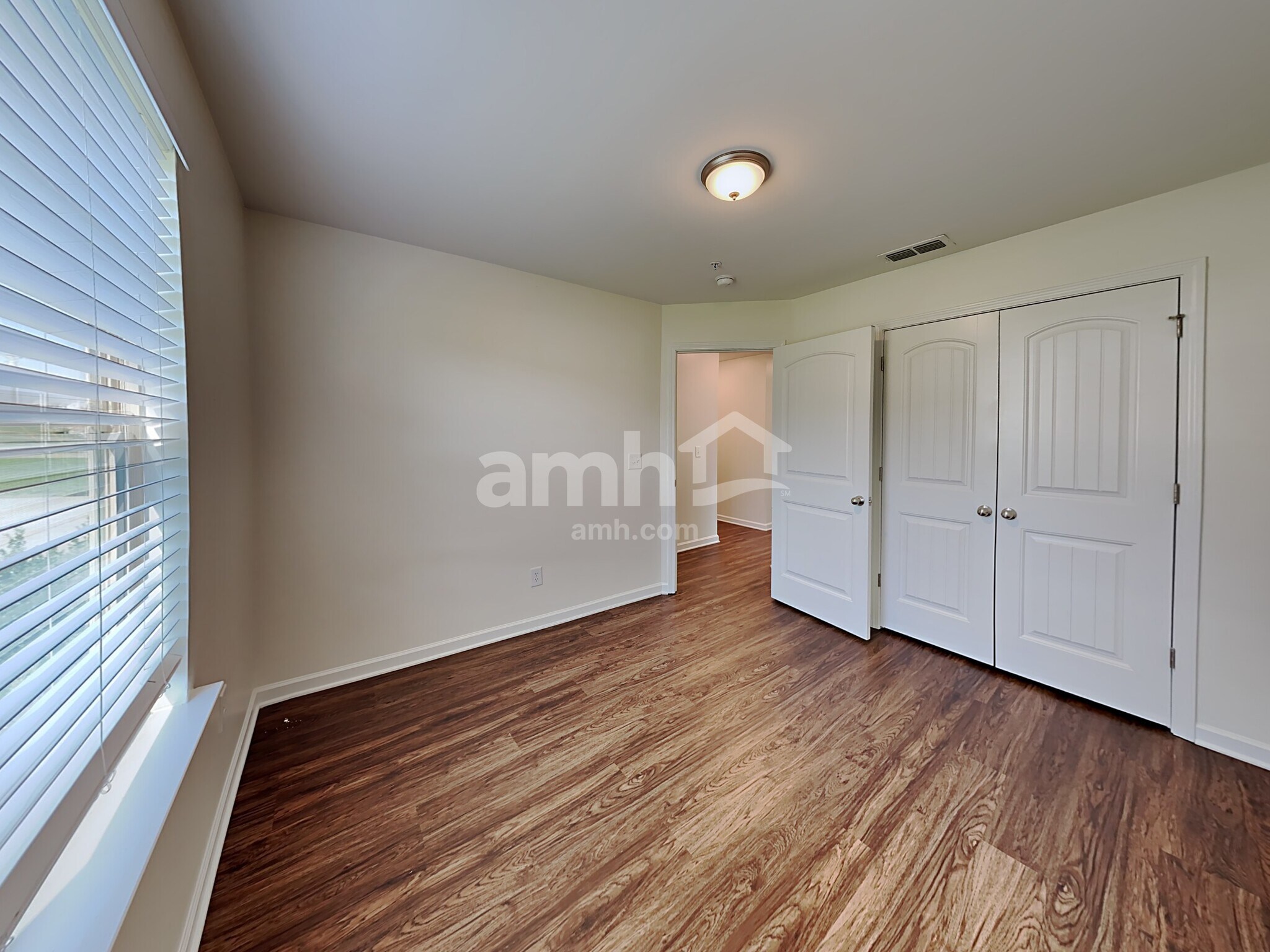 Building Photo - 609 Crooked Creek