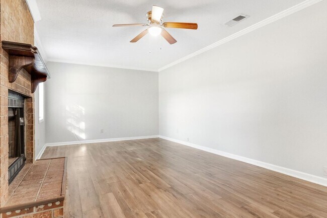 Building Photo - Lee County!