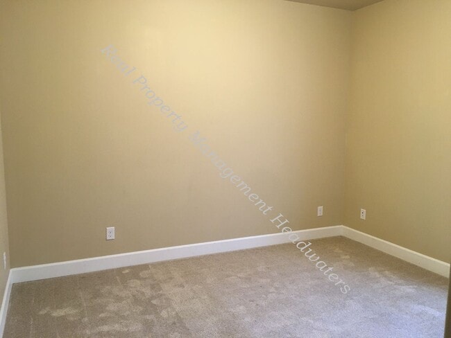 Building Photo - 5 Bedroom 3 Bath House for Rent