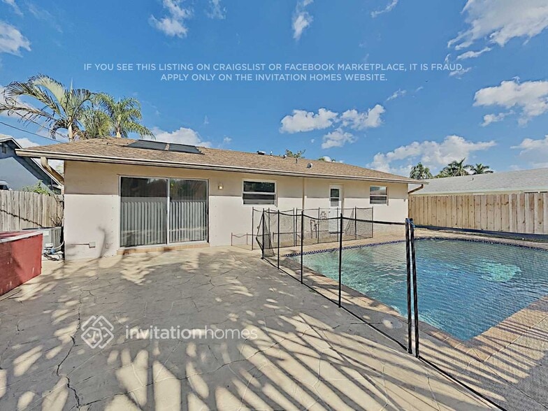 Building Photo - 3350 SW 1st Ct