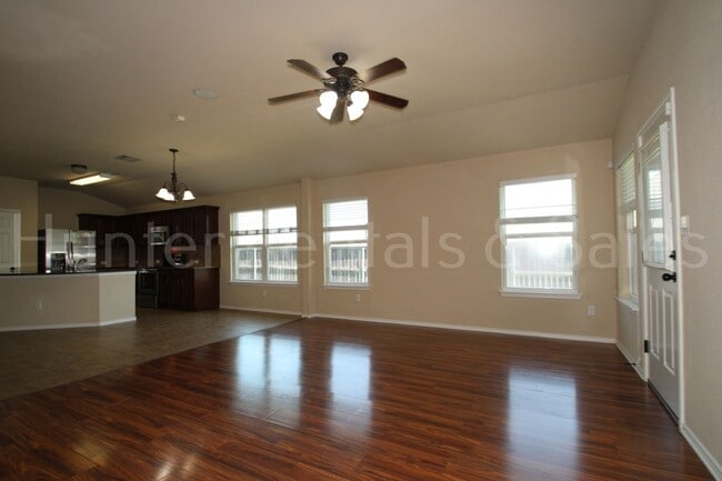 Building Photo - New in Management ! Spacious & Stylish Liv...