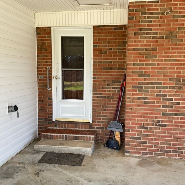 Building Photo - Brick Ranch Style home with 3 Bedrooms, 2.5 Baths, Full Unfinished Basement In Iron Station NC